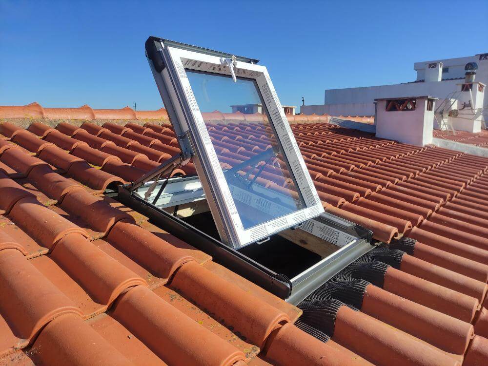 Ventana de Ático PVC SkyView Proyectante