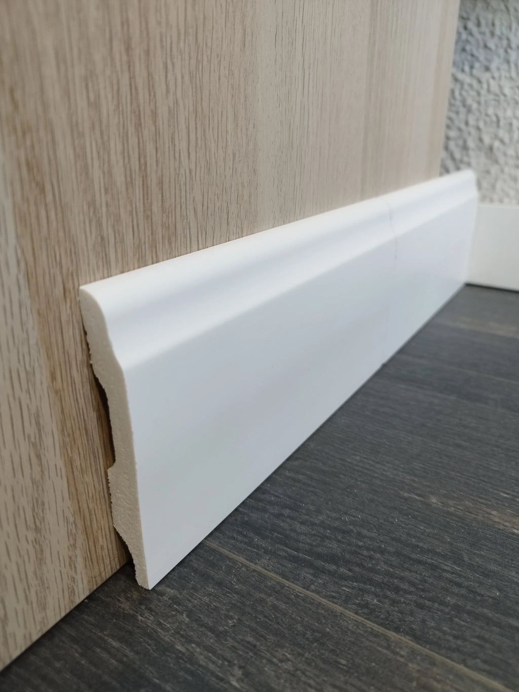 Rodapié Línea Curve HD